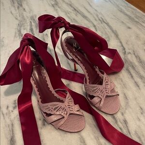 Women's Heels with Ribbon Accent, gold heel